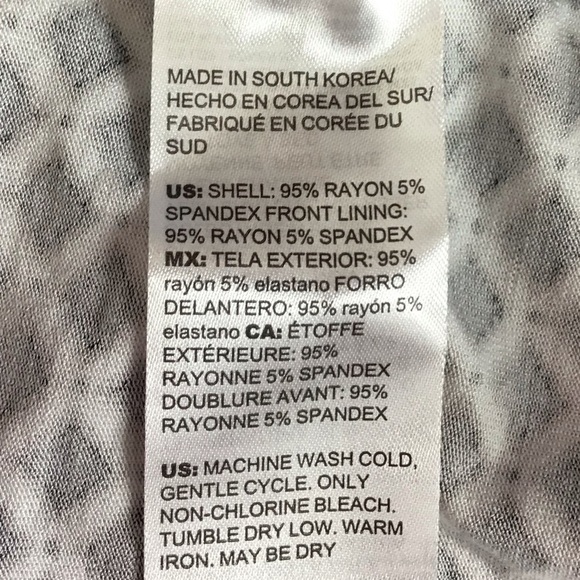 Chico’s Black White Geometric Stretchy Short Sleeve Blouse Size 3 =XL - Picture 5 of 6